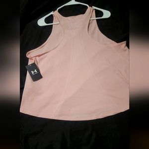 Brand new under Armor light pink top 🌷NWT